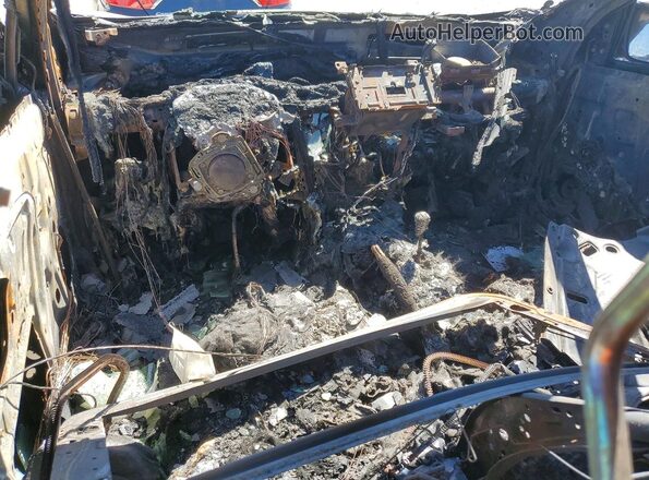 JTMRJREV3HD086003 2017 TOYOTA RAV4 Burn Widok deski rozdzielczej