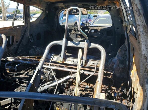 JTMRJREV3HD086003 2017 TOYOTA RAV4 Burn Widok tylnych siedzeń