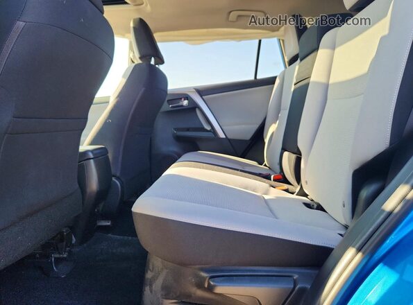 JTMRJREV3JD245320 2018 TOYOTA RAV4 Blue Widok wnętrza z tyłu