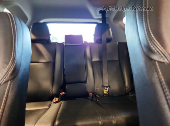 JTMYFREV3GJ070431 2016 TOYOTA RAV4 Red Widok tylnych siedzeń