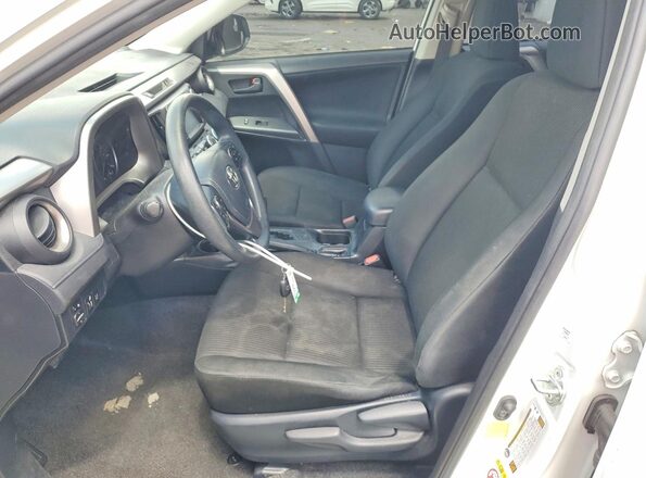 JTMZFREV4JJ150218 2018 TOYOTA RAV4 White Front interior view