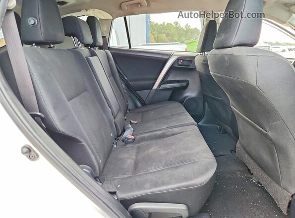 JTMZFREV5HD100498 2017 TOYOTA RAV4 White Widok wnętrza z tyłu