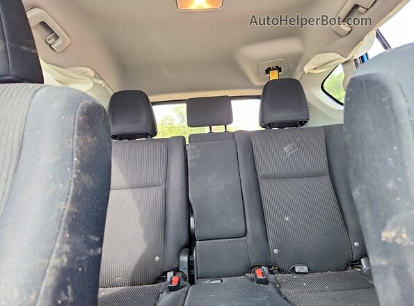 JTMZFREV5HJ124947 2017 TOYOTA RAV4 Blue Vista de los asientos traseros
