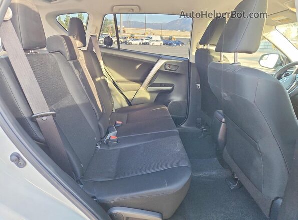 JTMZFREVXJJ750936 2018 TOYOTA RAV4 White Vista interior trasera