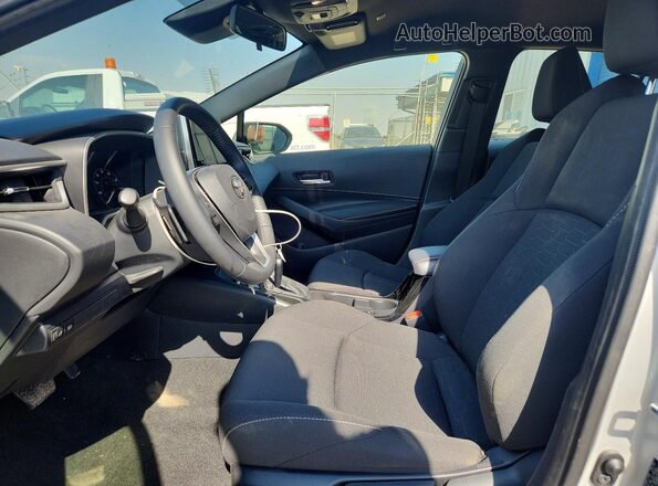 JTND4MBE4T3263161 2026 TOYOTA COROLLA Silver Front interior view