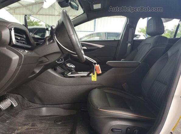 KL47LCE28RB076417 2024 BUICK OTHER White Widok wnętrza z przodu