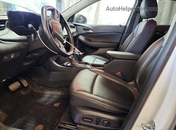 KL4AMESL7RB001462 2024 BUICK ENCORE White Widok wnętrza z przodu