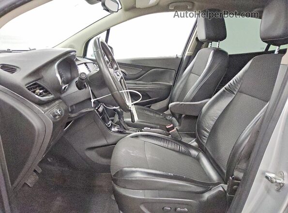 KL4CJASB0HB061180 2017 BUICK ENCORE Серебряный Вид салона спереди