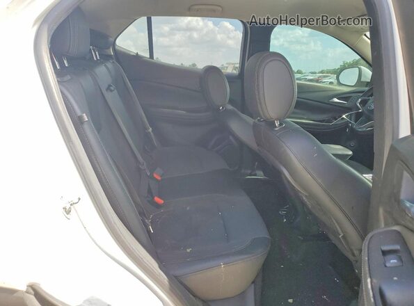 KL4MMDSLXNB068543 2022 BUICK ENCORE White Вид задньої частини салону