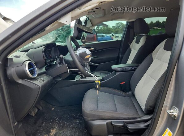 KL77LFE28RC159246 2024 CHEVROLET TRAX Silver Front interior view