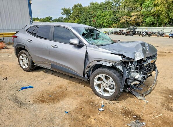 KL77LFE28RC159246 2024 CHEVROLET TRAX Silver Front right