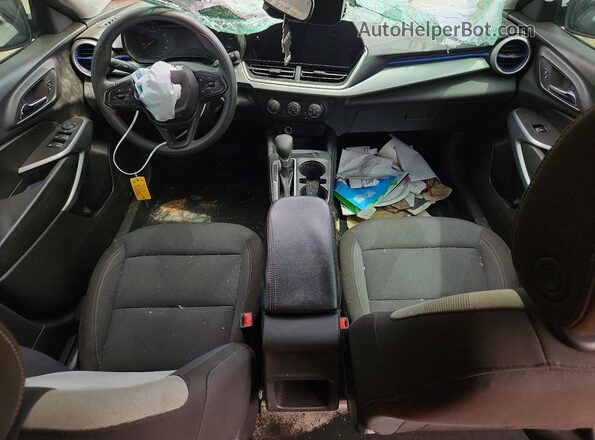 KL77LFE28RC159246 2024 CHEVROLET TRAX Silver Dashboard view
