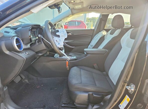 KL77LFE2XRC043191 2024 CHEVROLET TRAX Black Widok wnętrza z przodu