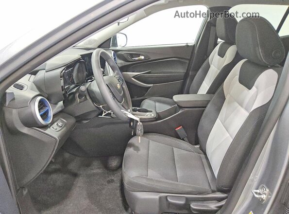 KL77LFEP4TC002655 2026 CHEVROLET TRAX Gray Սալոնի դիմացի տեսք