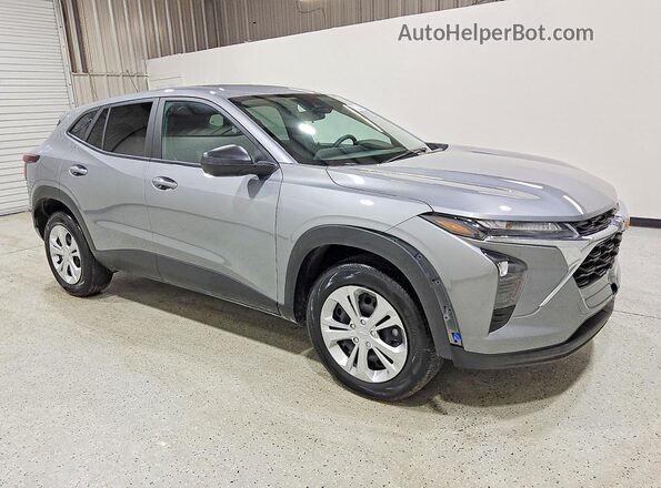KL77LFEP4TC002655 2026 CHEVROLET TRAX Gray Առջևի աջ
