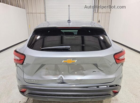 KL77LFEP4TC002655 2026 CHEVROLET TRAX Gray Հետևի տեսք