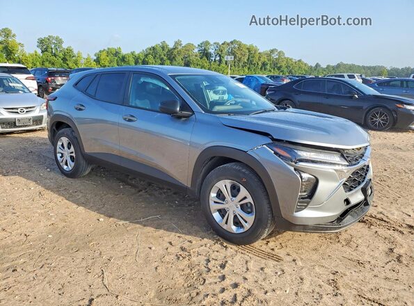 KL77LFEP6TC044633 2026 CHEVROLET TRAX Silver Передня права чверть
