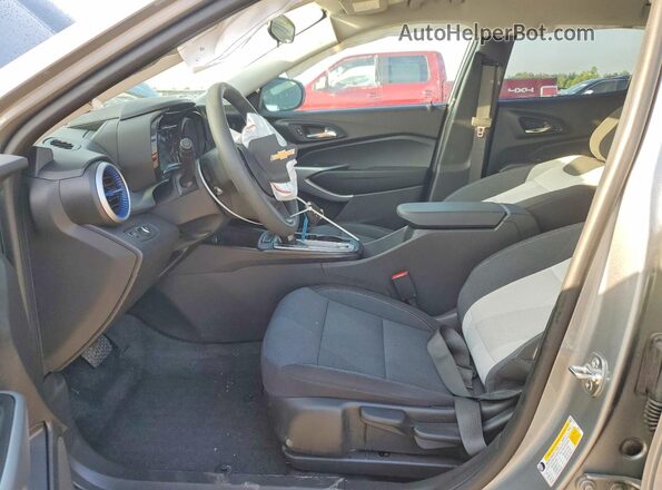 KL77LFEP6TC044633 2026 CHEVROLET TRAX Silver Вид салону спереду