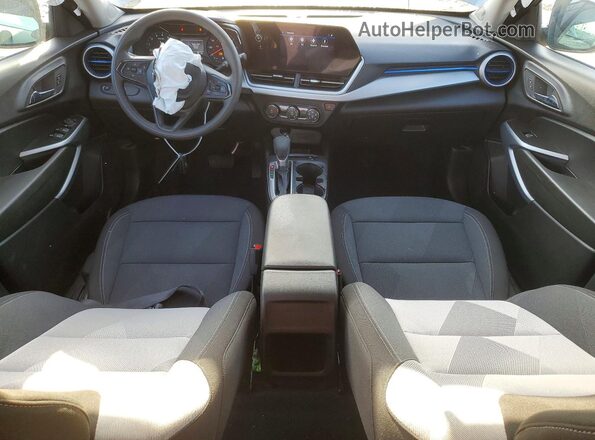 KL77LFEP6TC044633 2026 CHEVROLET TRAX Silver Вид панелі приладів