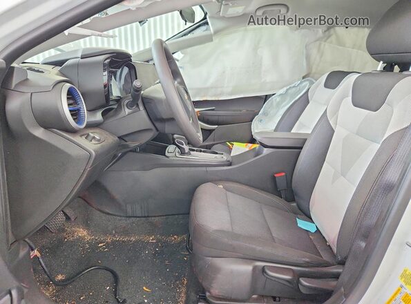KL77LFEP8SC197738 2025 CHEVROLET TRAX White Vista interior delantera