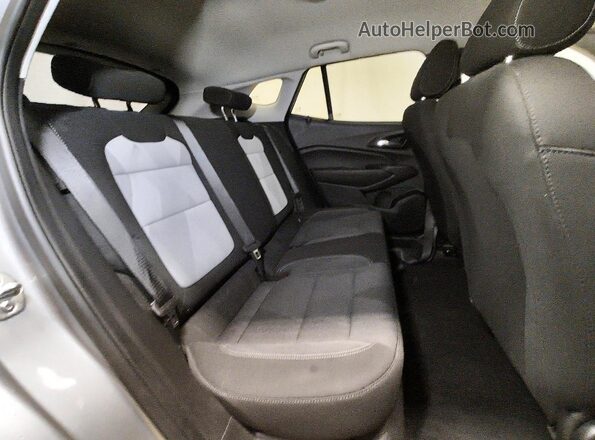 KL77LFEPXTC098629 2026 CHEVROLET TRAX Silver Սալոնի հետևի տեսք