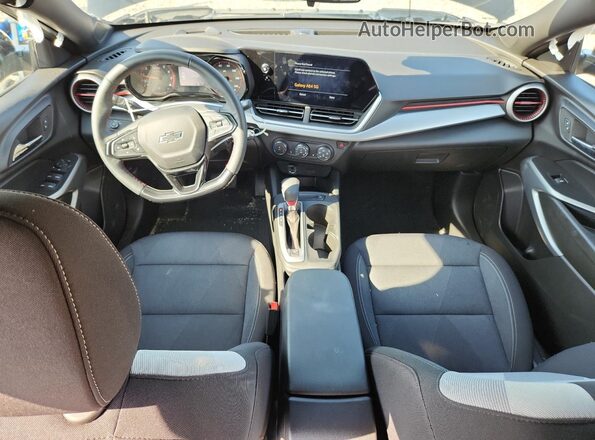 KL77LGEP9TC110047 2026 CHEVROLET TRAX Black წინა პანელის ხედი