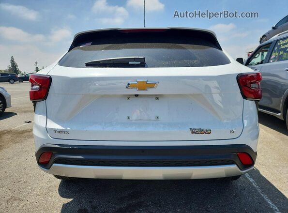 KL77LHE20RC231813 2024 CHEVROLET TRAX White Вид ззаду