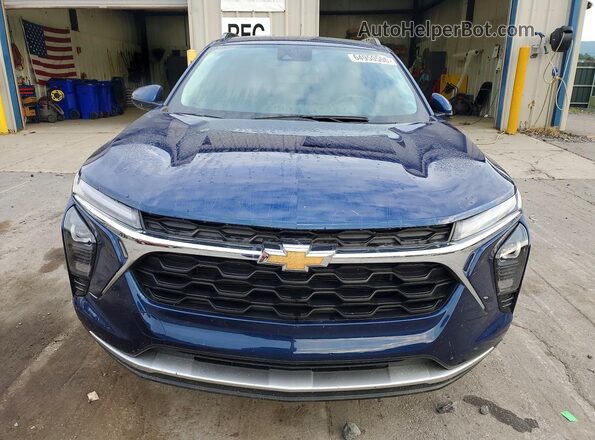KL77LHE22RC215886 2024 CHEVROLET TRAX Blue Вид спереду
