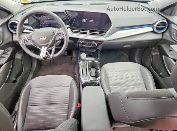 KL77LHE27RC244946 2024 CHEVROLET TRAX Белый Вид панели приборов