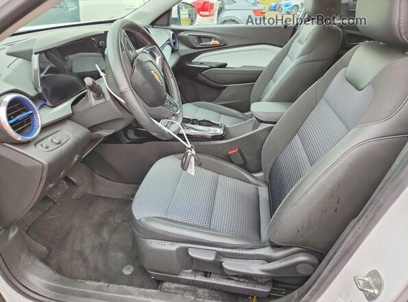 KL77LHE27RC244946 2024 CHEVROLET TRAX Белый Вид салона спереди