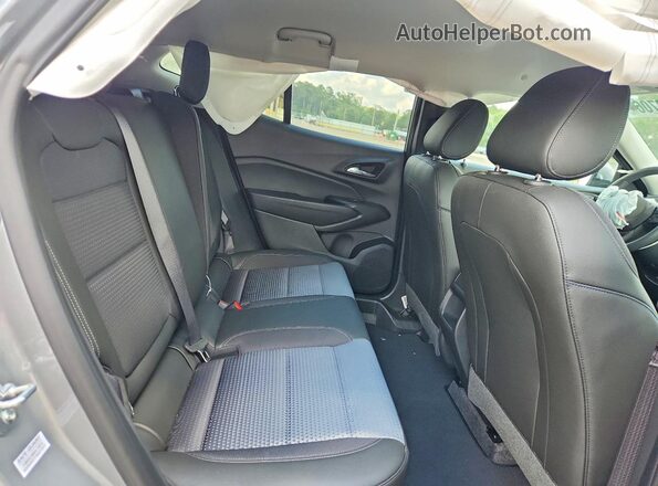 KL77LHEP2SC278438 2025 CHEVROLET TRAX Silver Vista interior trasera