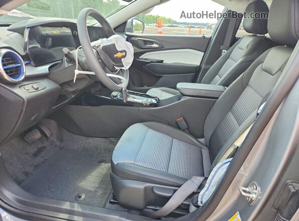 KL77LHEP2SC278438 2025 CHEVROLET TRAX Silver Vista interior delantera