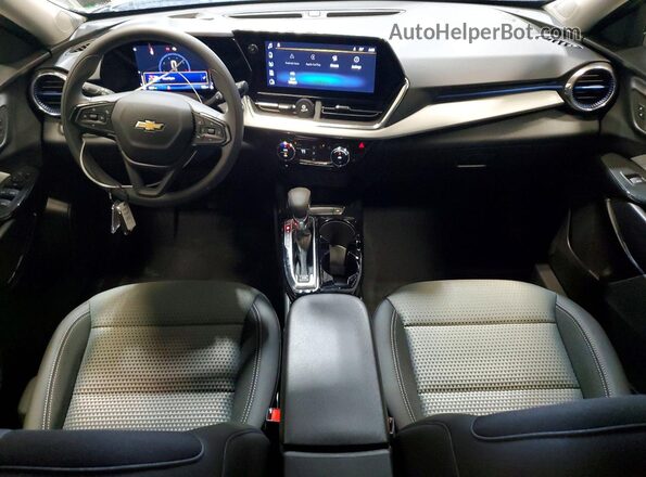 KL77LHEP2TC144370 2026 CHEVROLET TRAX Черный Вид панели приборов