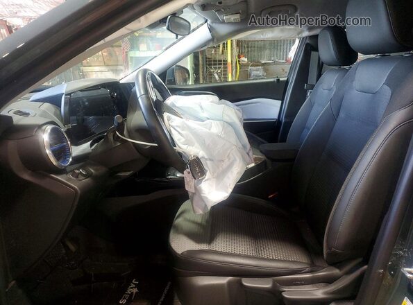 KL77LHEP4SC074093 2025 CHEVROLET TRAX Gray Vista interior delantera