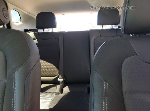 KL77LHEP4SC237101 2025 CHEVROLET TRAX White Rear seats view