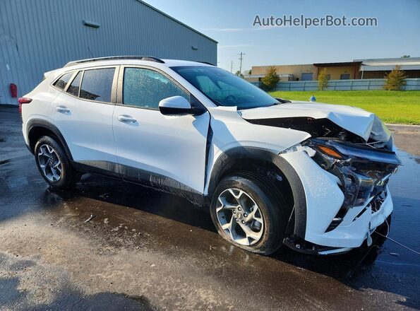 KL77LHEP4SC241259 2025 CHEVROLET TRAX White Przód prawy