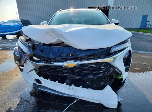 KL77LHEP4SC241259 2025 CHEVROLET TRAX White Widok z przodu