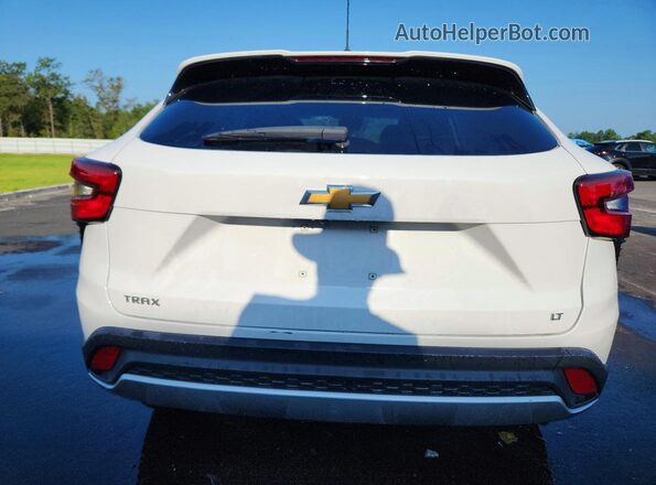 KL77LHEP4SC241259 2025 CHEVROLET TRAX White Widok z tyłu
