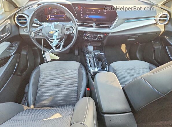 KL77LHEP4SC241259 2025 CHEVROLET TRAX White Widok deski rozdzielczej