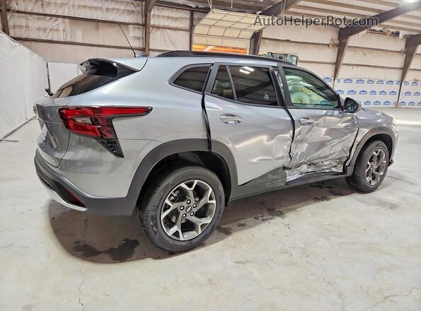 KL77LHEP4TC204844 2026 CHEVROLET TRAX Серебряный Задняя правая четверть
