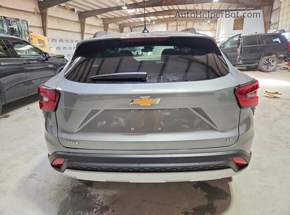 KL77LHEP4TC204844 2026 CHEVROLET TRAX Серебряный Вид сзади