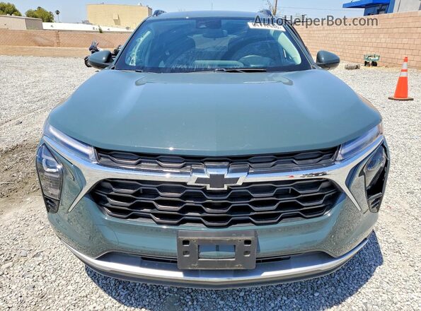KL77LHEP5SC034234 2025 CHEVROLET TRAX Зеленый Вид спереди