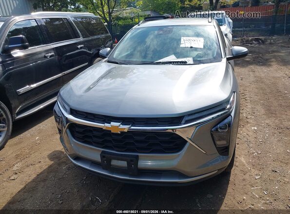 KL77LHEP6SC183428 2025 CHEVROLET TRAX Silver Front view