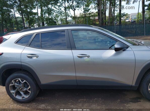 KL77LHEP6SC183428 2025 CHEVROLET TRAX Silver Rear interior view