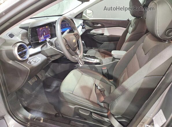 KL77LHEP7TC144445 2026 CHEVROLET TRAX Gray Vista interior delantera