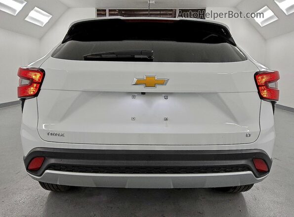 KL77LHEP9SC166526 2025 CHEVROLET TRAX White Rear view