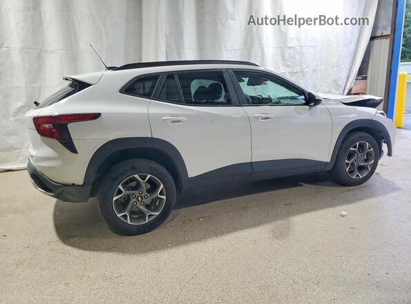 KL77LHEP9SC222867 2025 CHEVROLET TRAX Белый Задняя правая четверть