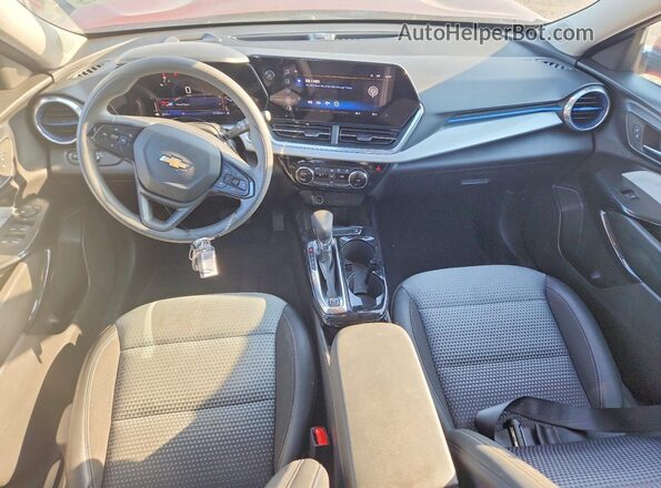 KL77LHEP9SC255044 2025 CHEVROLET TRAX Красный Вид панели приборов
