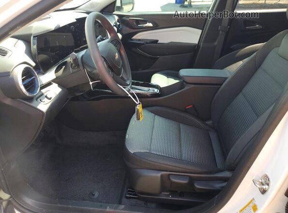 KL77LHEP9TC200160 2026 CHEVROLET TRAX Белый Вид салона спереди