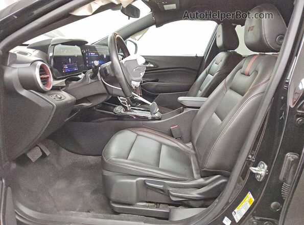 KL77LJEP2SC066209 2025 CHEVROLET TRAX Черный Вид салона спереди